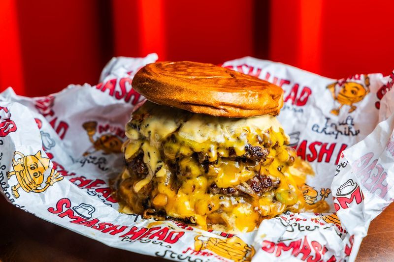 Smash Head Burgersi topeltjuustuburger